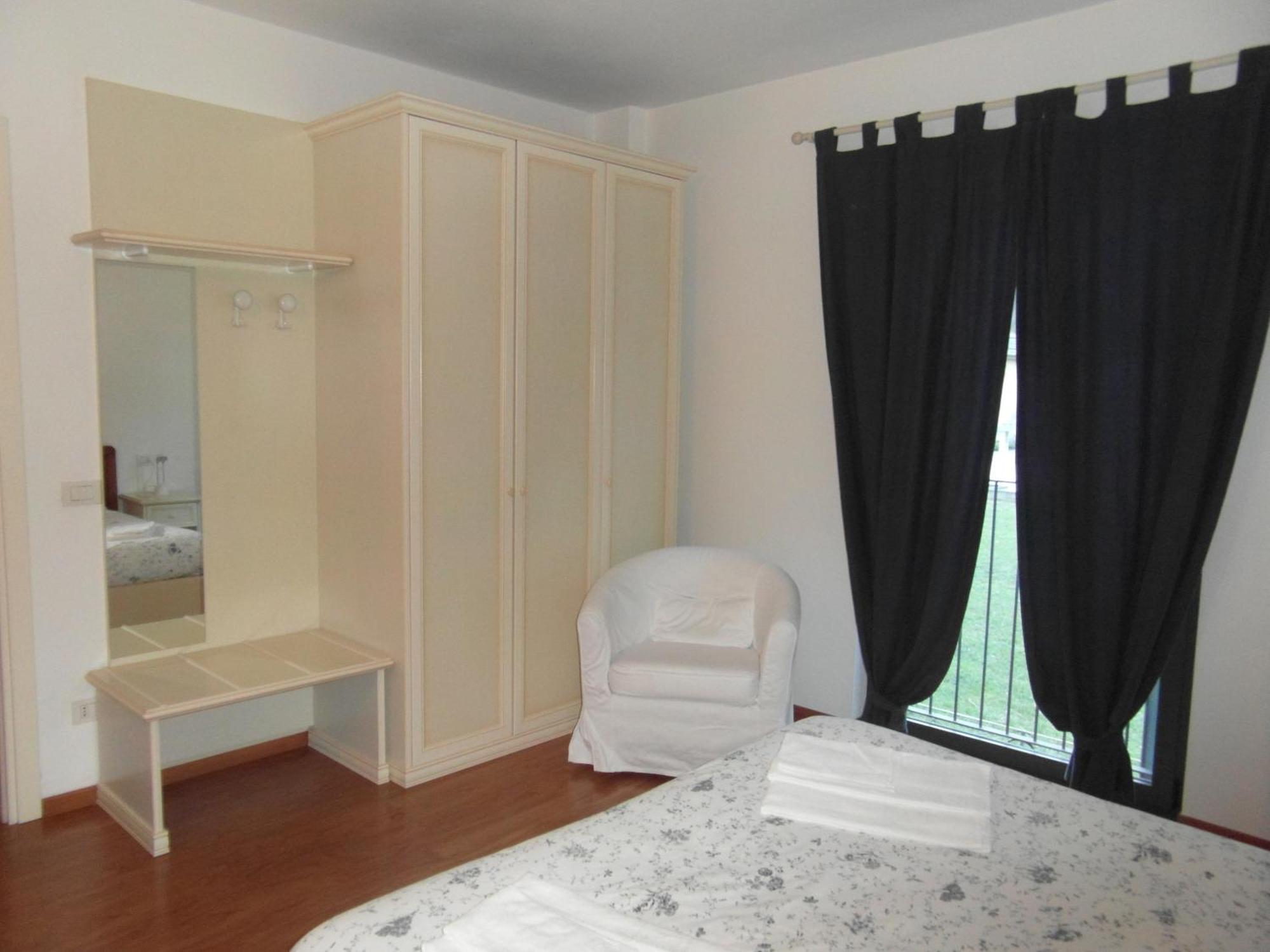 Residence I Fiori Piantedo Pokój zdjęcie
